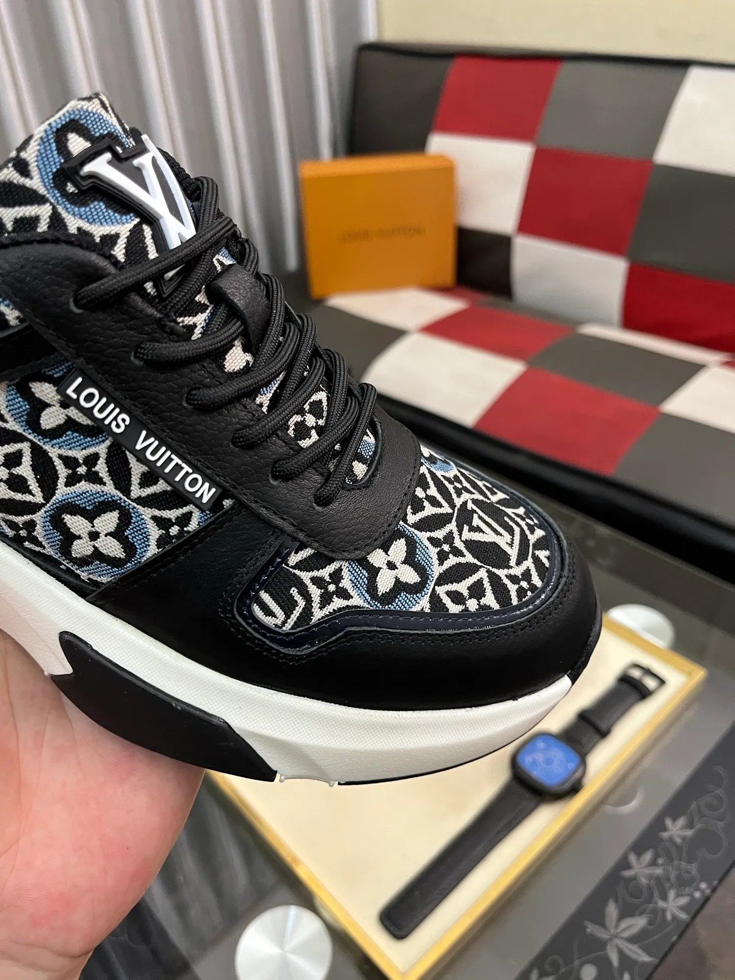 Men's shoes 💰458⌚️⌚️【LOUlS VUlTTON】Louis Vuitton ~ unique and casual style. LV counter purchasing 🏃casual shoes😍😍 are on sale at the men's counter at the same time. Italian imported brands select top-layer Italian cowhide. 🐑Sheepskin lining (refuses to discolor and grind feet) Sole: Original sole specially provided by the original factory 🎬Better in kind Code number: 38-444⃣️Color selection